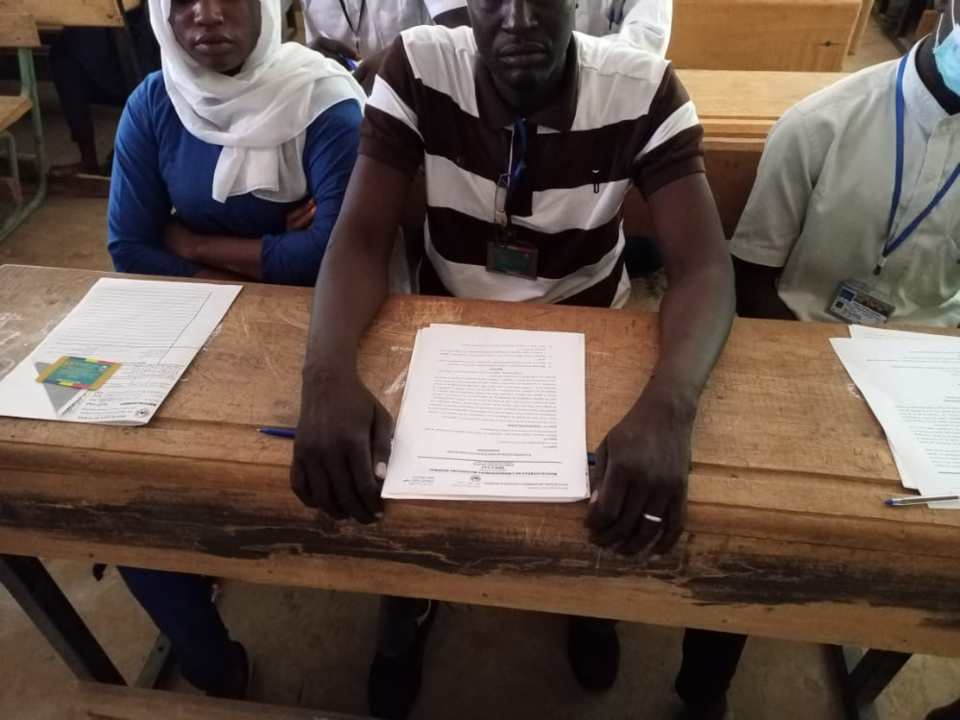 Des candidats dans une salle d'examen de Goz Beïda le 20 juin 2022. © Béchir Ahmat Boukhari/Alwihda Info