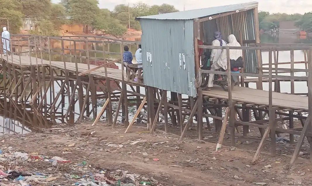 Tchad : face à la saison des pluies, les ponts en bois se multiplient à N'Djamena
