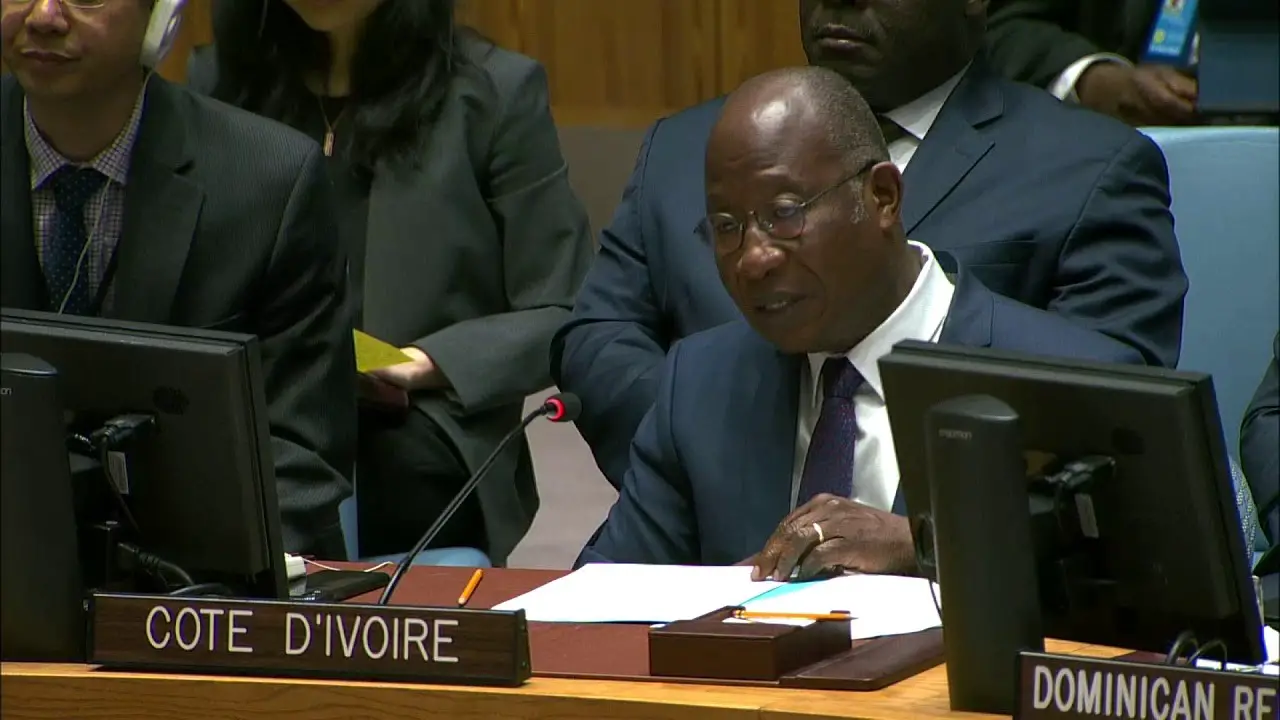 L'ambassadeur de Côte d'Ivoire auprès de l'ONU qui a présenté la revue, Léon Kacou ADOM.