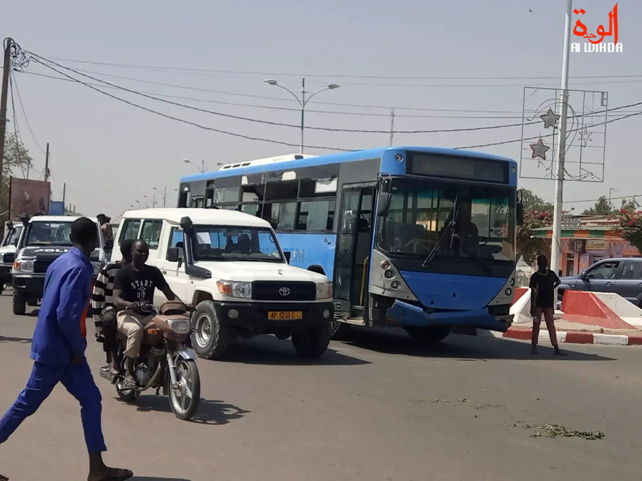 Un bus de transport du CNOU immobilisé en pleine circulation à la suite d'une panne. Illustration © T.O.R/Alwihda Info