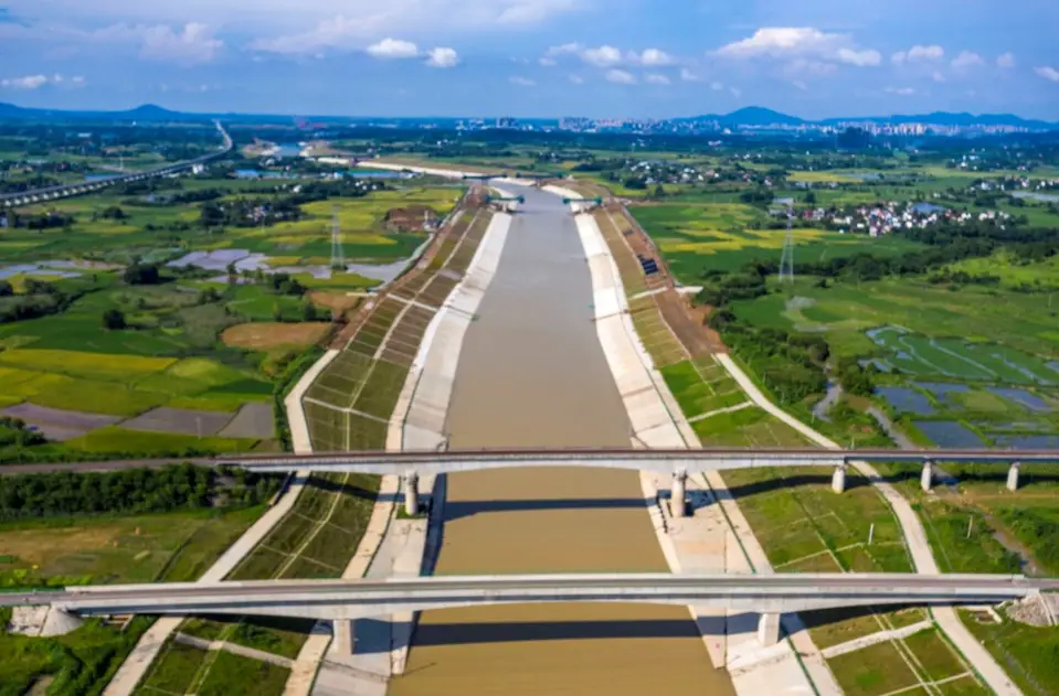 Photo taken in July 2021 shows a project diverting water from the Yangtze River to the Huaihe River in Ketan township, Lujiang county, Hefei, east China's Anhui province. (Photo by Zuo Xuechang/People's Daily Online)