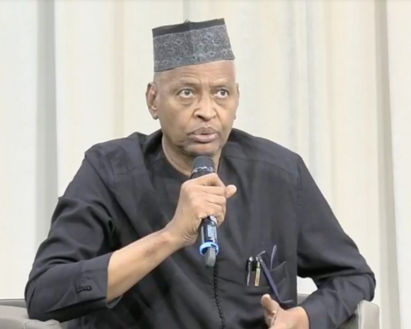 Le ministre d'État au Dialogue et à la Réconciliation nationale Acheikh Ibni Oumar.
