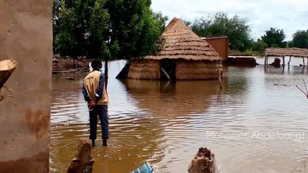 Tchad : les sinistrés des inondations au village Djarate reçoivent des kits alimentaires