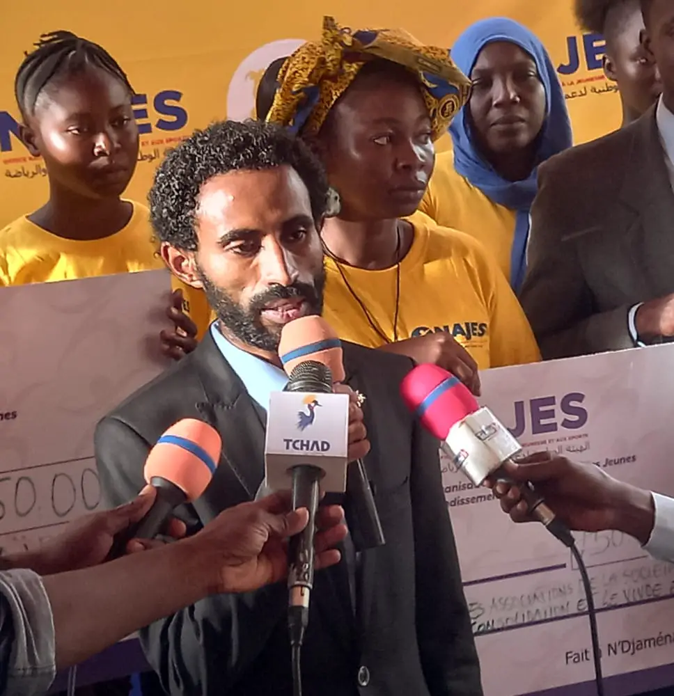 N'Djamena : des jeunes du 9ème arrondissement reçoivent des chèques de financement