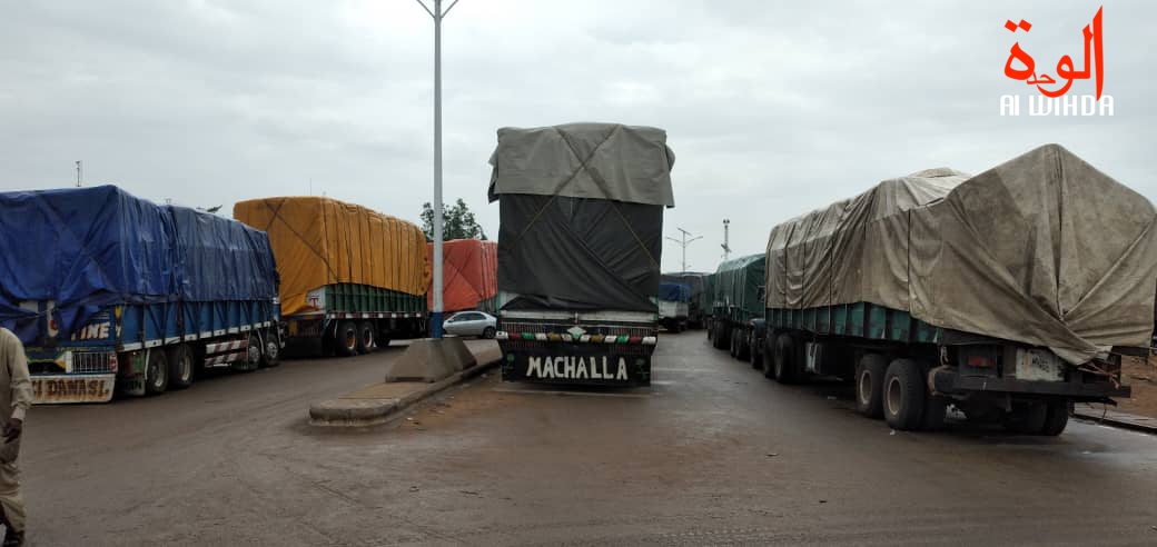 Des camions de marchandises au Tchad. Illustration © Malick Mahamat/Alwihda Info