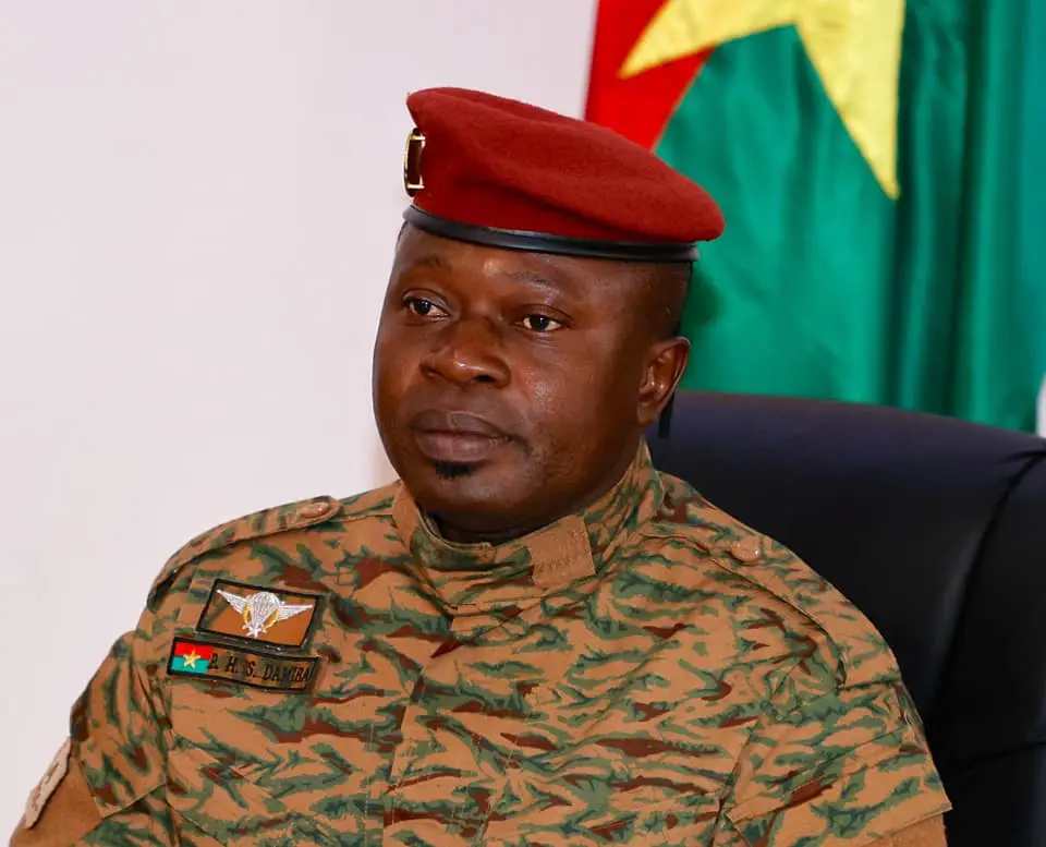 Le président de la transition déchu du Faso, le lieutenant-colonel Paul-Henri Sandaogo Damiba. © Fb