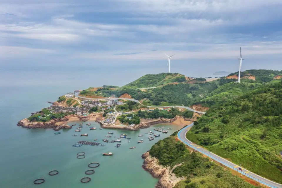 Photo taken on June 15, 2022 shows a winding coastal road in Xiapu, Ningde, southeast China’s Fujian province. (Photo by Zheng Peiluan/People’s Daily Online)