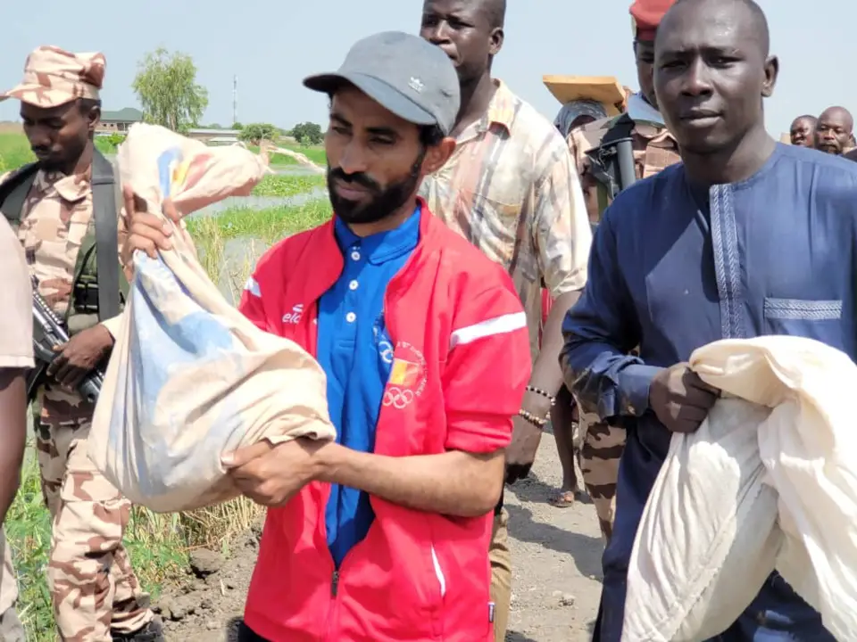 Tchad : Mahmoud Ali Seïd aux côtés des sinistrés du 9ème arrondissement de N'Djamena