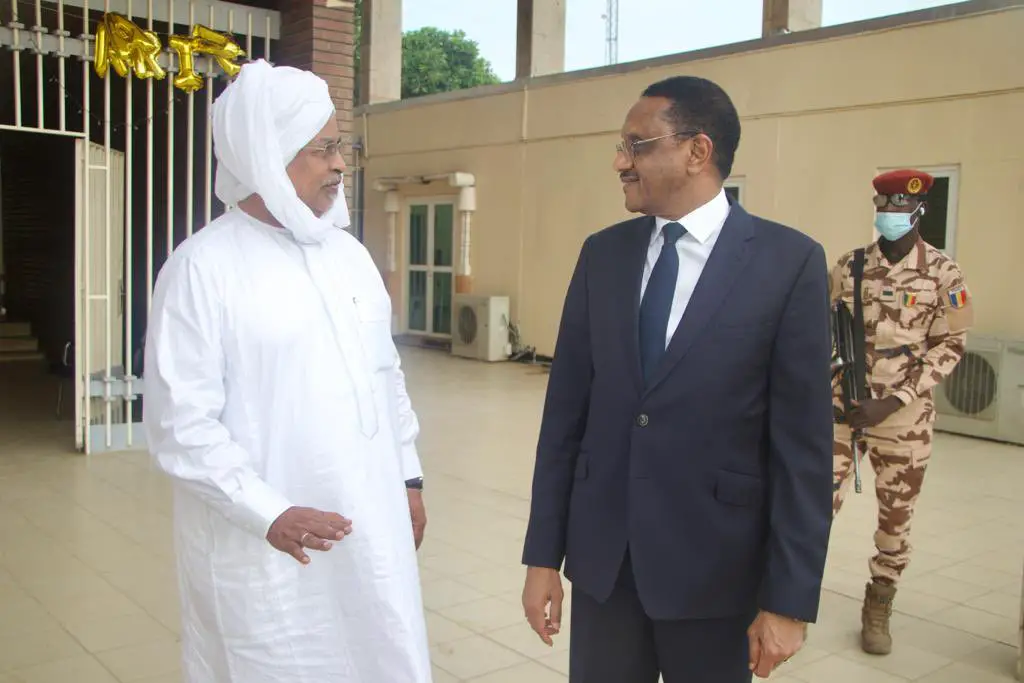 Les ambassadeurs Mahamat Saleh Annadif (gauche) et Cherif Mahamat. © DR