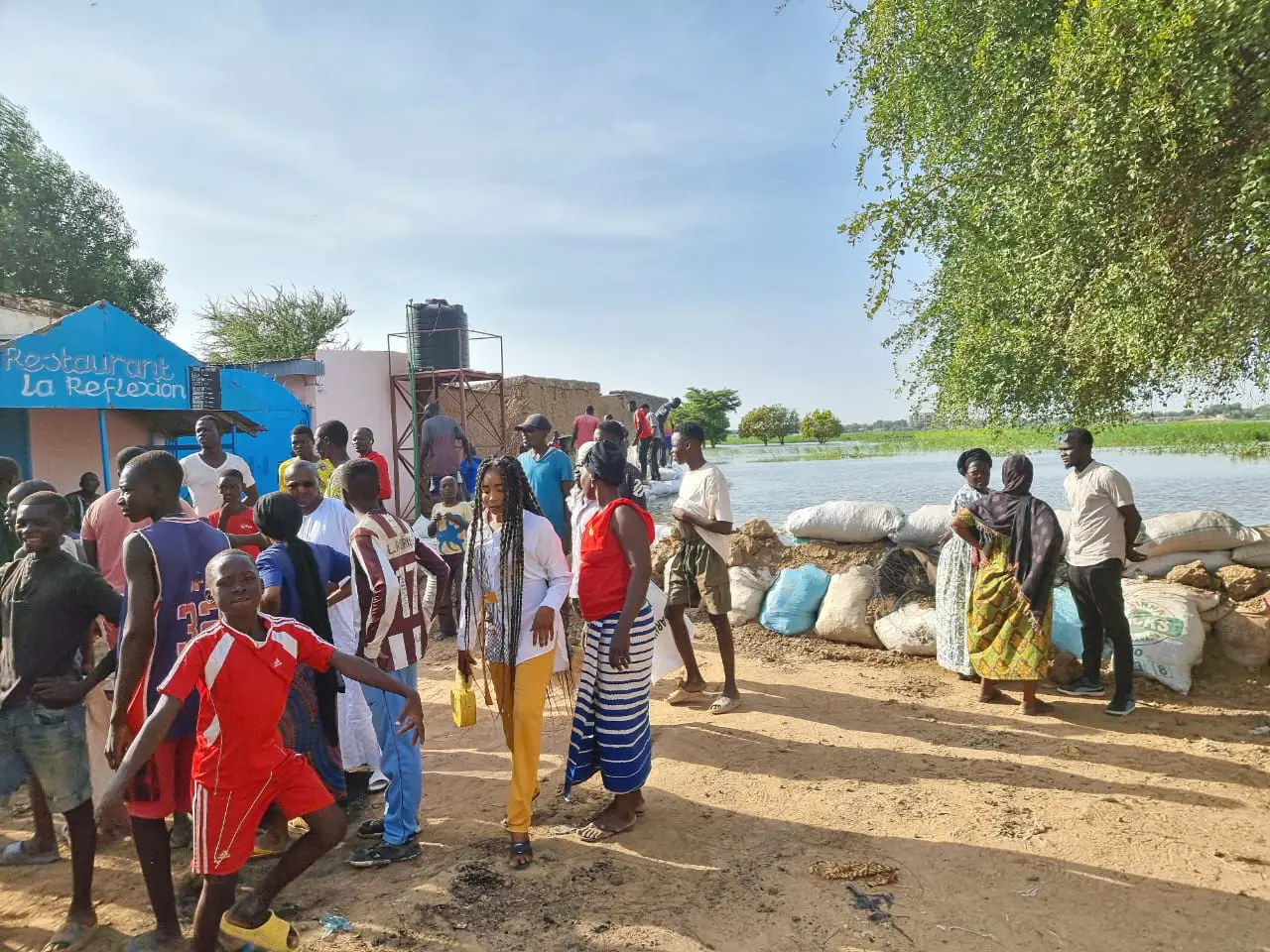Tchad : la plateforme des 212 associations dépêche huit bennes de terre à Walia