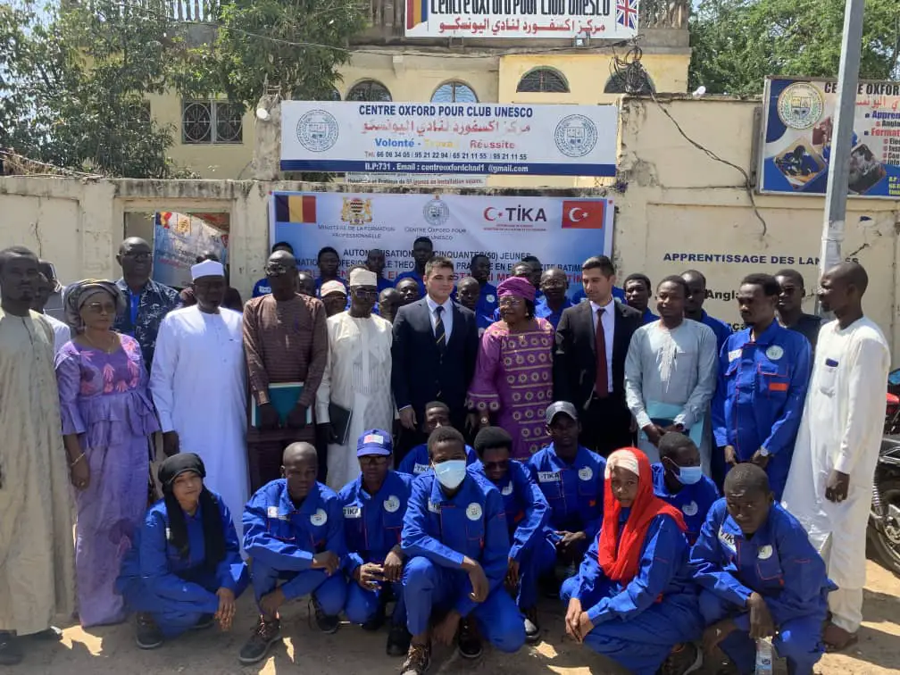 Tchad : la TIKA appuie la jeunesse avec une formation théorique et pratique en électricité