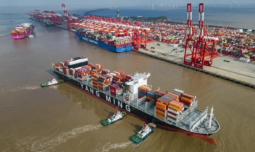 A fully loaded container vessel leaves a terminal of the Yangshan Deep-Water Port, Shanghai, Sept. 11, 2022. (Photo by Ji Haixin/People’s Daily Online)