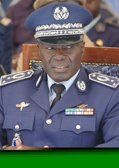 Lynchage médiatique du Général Abdoulaye Fall : Gardons-nous de hurler avec les loups!