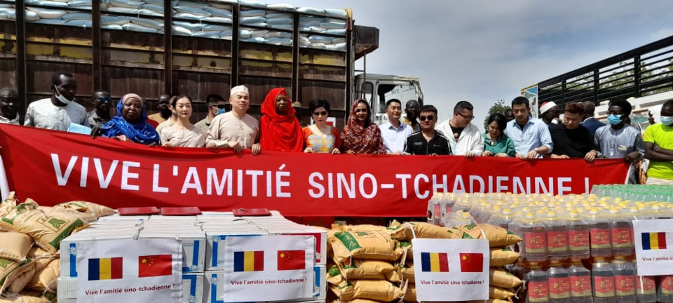 N’Djamena : la diaspora chinoise fait un don aux sinistrés du lycée de Walia N’Djamena : la diaspora chinoise fait un don aux sinistrés du lycée de Walia