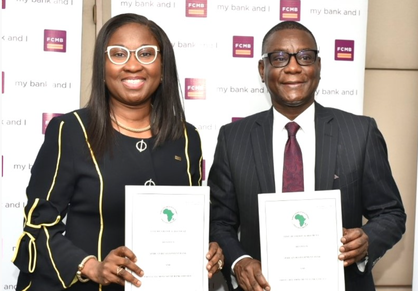 Lamin Barrow, directeur général de la Banque africaine de développement pour le Nigeria et Yemisi Edun, directeur général du FCMB. Lamin Barrow, directeur général de la Banque africaine de développement pour le Nigeria et Yemisi Edun, directeur général du FCMB.