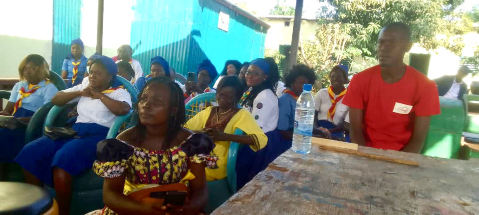 Tchad : des guides formées en transformation de pneus en meubles