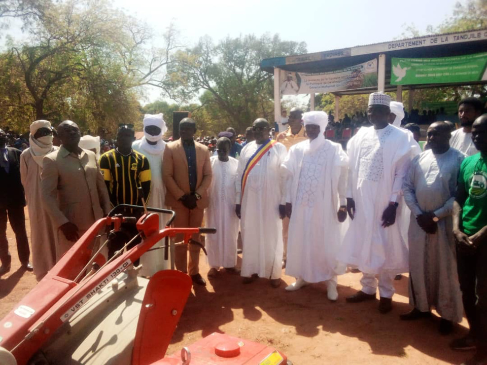 Tchad : des cadres de la Tandjilé appuient la population avec des vivres et du matériel Tchad : des cadres de la Tandjilé appuient la population avec des vivres et du matériel