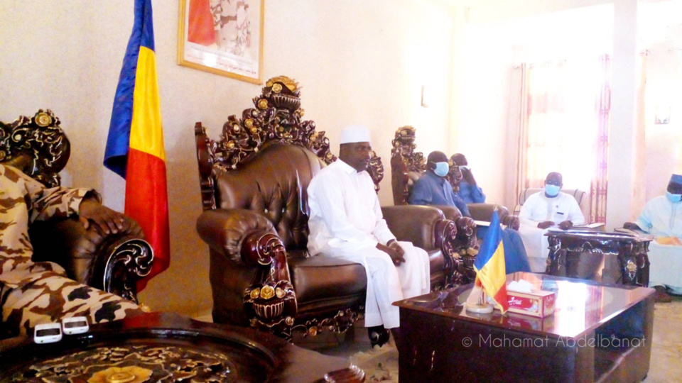 Tchad : le gouverneur du Salamat soutient la vaccination contre le COVID-19 dans la province Tchad : le gouverneur du Salamat soutient la vaccination contre le COVID-19 dans la province
