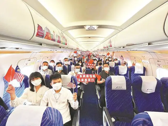 Representatives of enterprises in south China's Guangdong province fly to Kuala Lumpur, Malaysia via a charter flight from Guangzhou, capital of Guangdong province, Oct. 30, 2022. (Photo from ycwb.com)