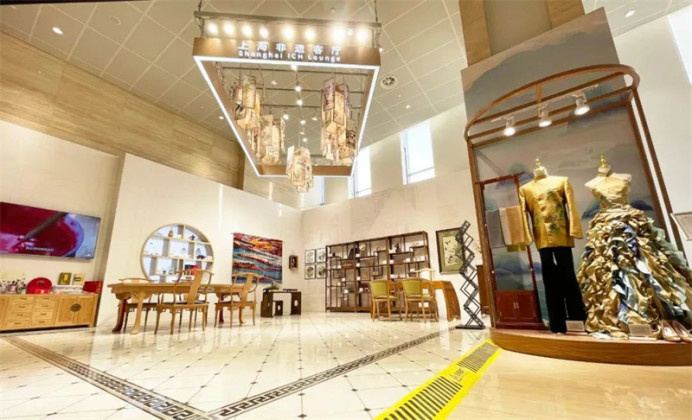 The fifth China International Import Expo (CIIE) opens on Nov. 4, 2022 at the National Exhibition and Convention Center in Shanghai. The Shanghai intangible cultural heritage hall, jointly initiated by the information office of the Shanghai municipal government and the culture and tourism bureau of Shanghai, makes debut at the press center of the CIIE. (Photo from the WeChat account of the Shanghai Intangible Cultural Heritage Protection Center) The fifth China International Import Expo (CIIE) opens on Nov. 4, 2022 at the National Exhibition and Convention Center in Shanghai. The Shanghai intangible cultural heritage hall, jointly initiated by the information office of the Shanghai municipal government and the culture and tourism bureau of Shanghai, makes debut at the press center of the CIIE. (Photo from the WeChat account of the Shanghai Intangible Cultural Heritage Protection Center)