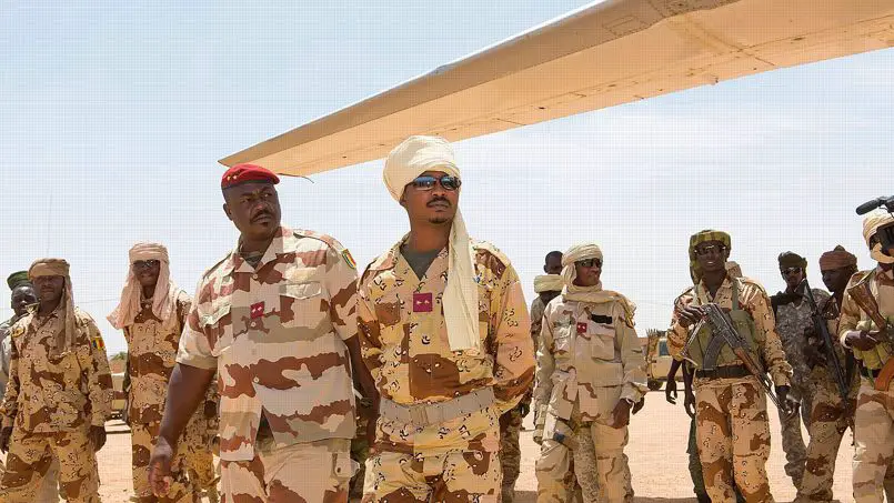 Les généraux Oumar Bikimo (commandant en chef) et Mahamat Idriss Déby (son second, avec le chèche), fils du président tchadien.
