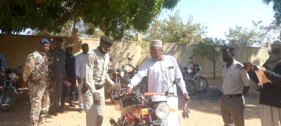 Tchad : la police du Mayo Kebbi Ouest reçoit 10 motos Tchad : la police du Mayo Kebbi Ouest reçoit 10 motos