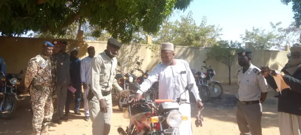 Tchad : la police du Mayo Kebbi Ouest reçoit 10 motos