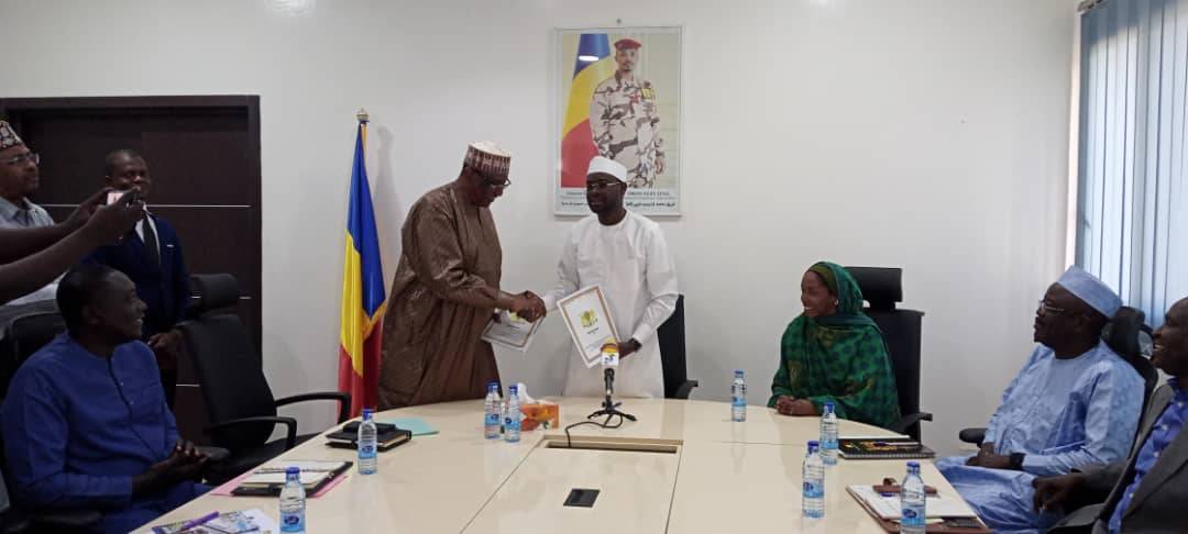Tchad : signature de convention entre la commune de N’Djamena et le ministère des Infrastructures Tchad : signature de convention entre la commune de N’Djamena et le ministère des Infrastructures
