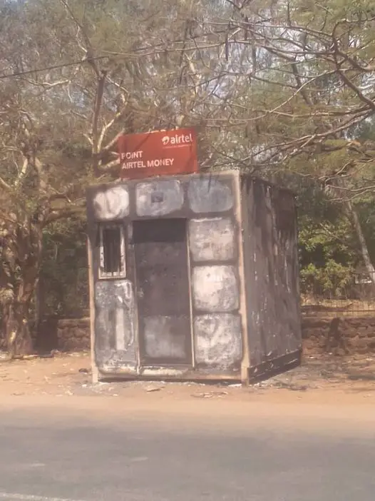 Tchad : une cabine téléphonique consumée par les flammes à Bébédjia