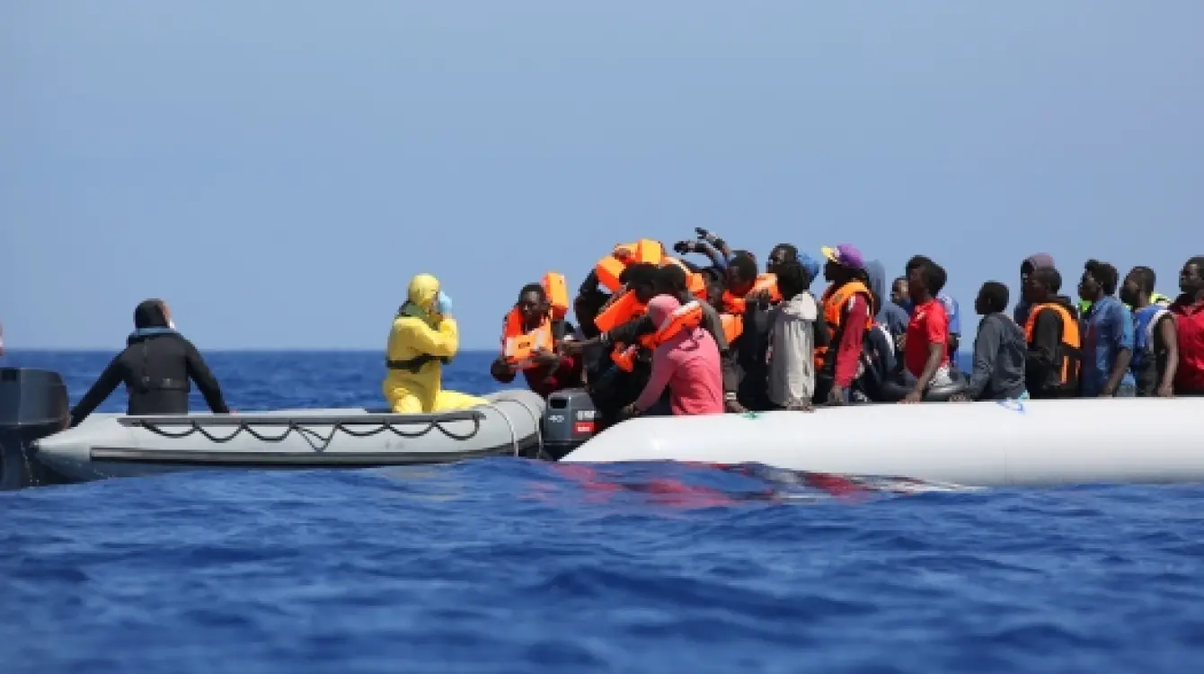 Opération de secours de migrants africains au large de la Sicile, Italie. Photo: OIM / Malavolta