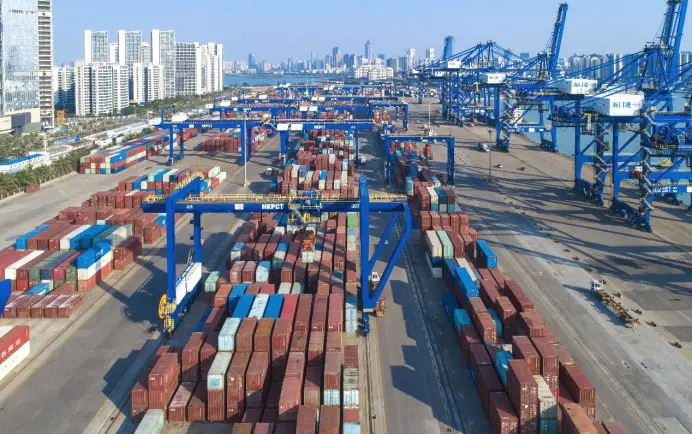 Photo taken on Jan. 28, 2023 shows a busy scene at a container terminal in Haikou, south China's Hainan province. (Photo by Yang He/People's Daily Online)