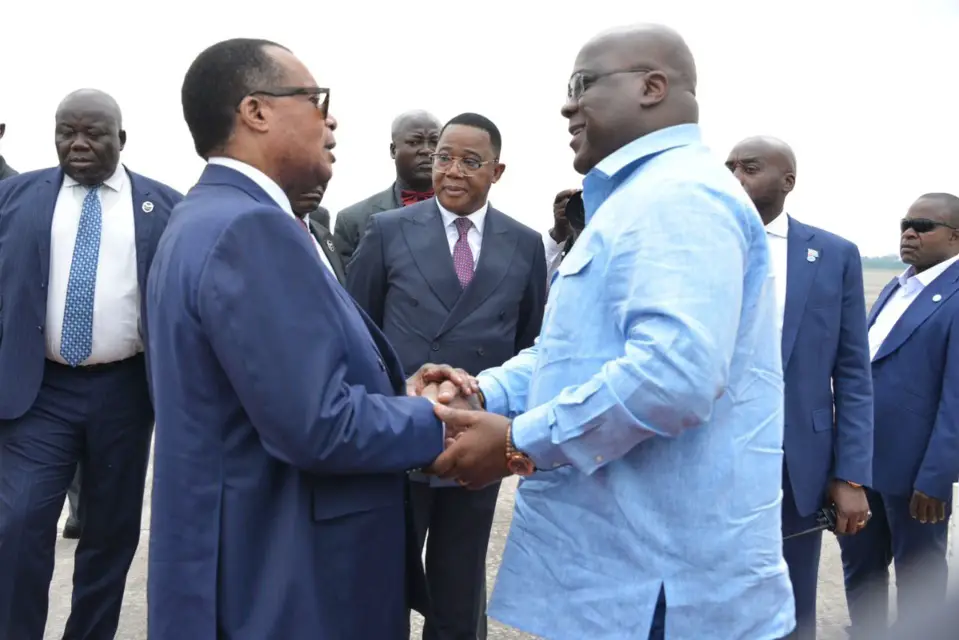 Denis Sassou N'Guesso et Felix Tshisekedi, à l'aéroport international d'Ollombo.