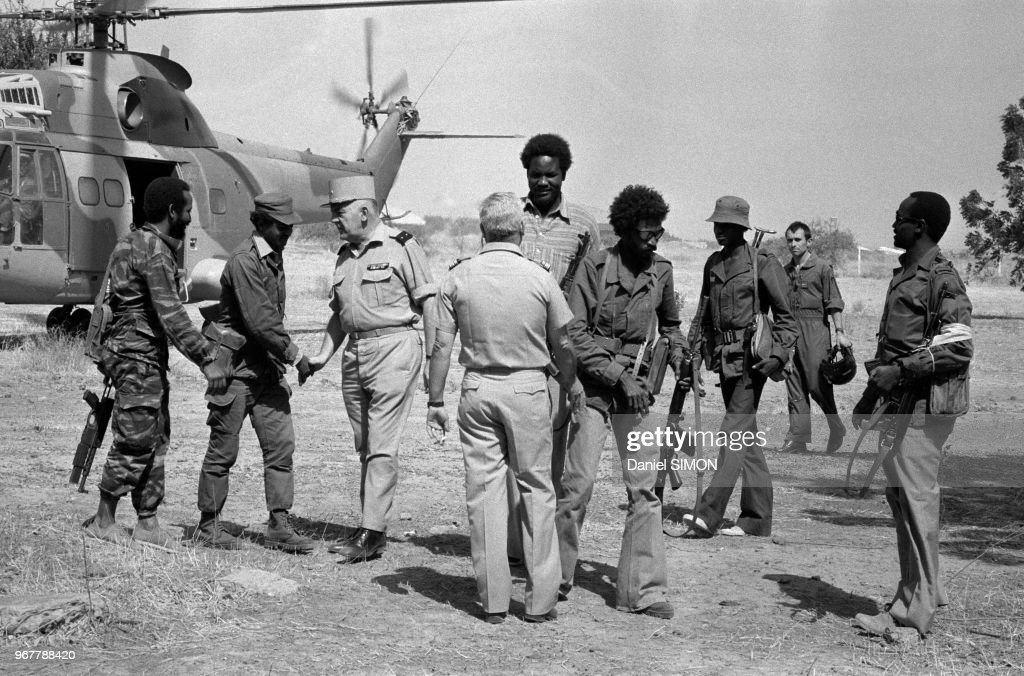 Le général français Louis Forest lors du cessez le feu entre les rebelles de Hissène Habré et les partisans du président Felix Malloum à N'Djamena le 20 février 1979, Tchad. (Photo by Daniel SIMON/Gamma-Rapho via Getty Images) Le général français Louis Forest lors du cessez le feu entre les rebelles de Hissène Habré et les partisans du président Felix Malloum à N'Djamena le 20 février 1979, Tchad. (Photo by Daniel SIMON/Gamma-Rapho via Getty Images)