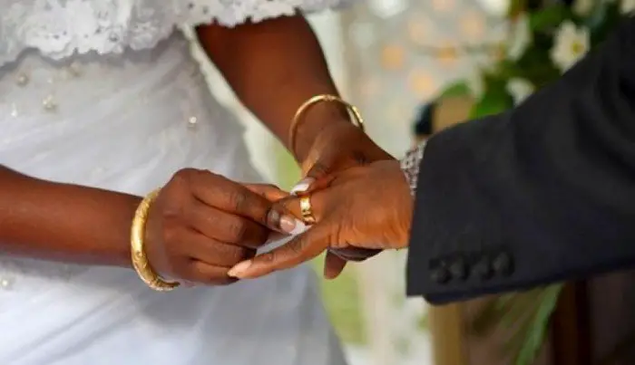 N'Djamena : un chef de carré revendique 5000f lors de la célébration d'un mariage et se fait humilier