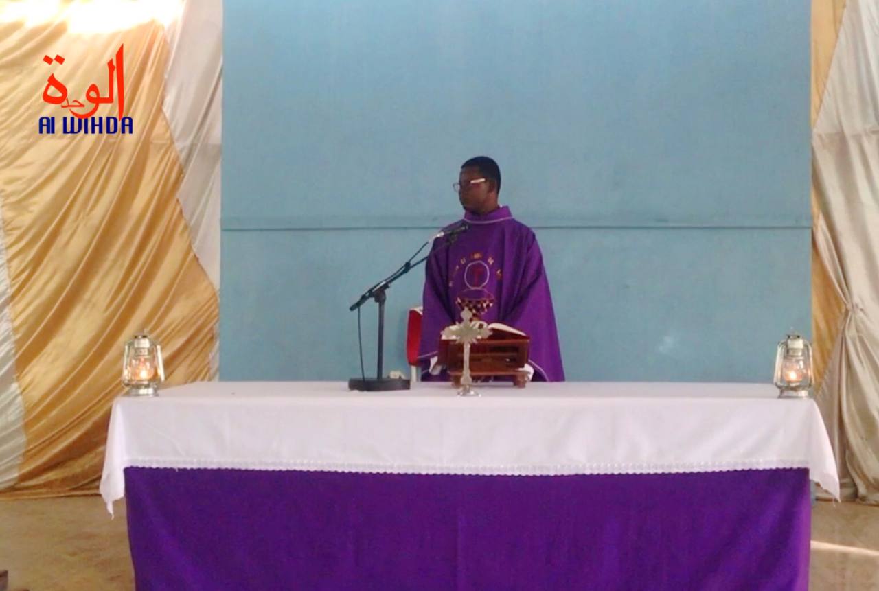 Les fidèles catholiques du Tchad suivent le premier chemin de croix du carême