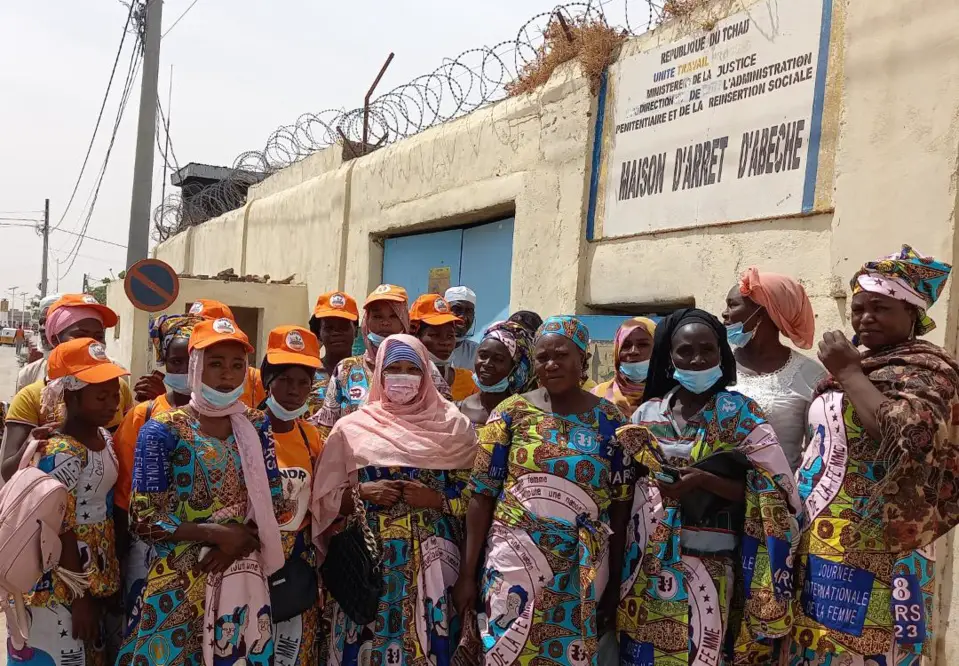 Tchad : des militantes de l'UNDR offrent un don aux femmes détenues à Abéché