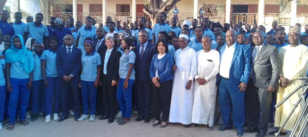 Tchad : visite guidée du lycée technique et industriel de N’Djamena par des officiels