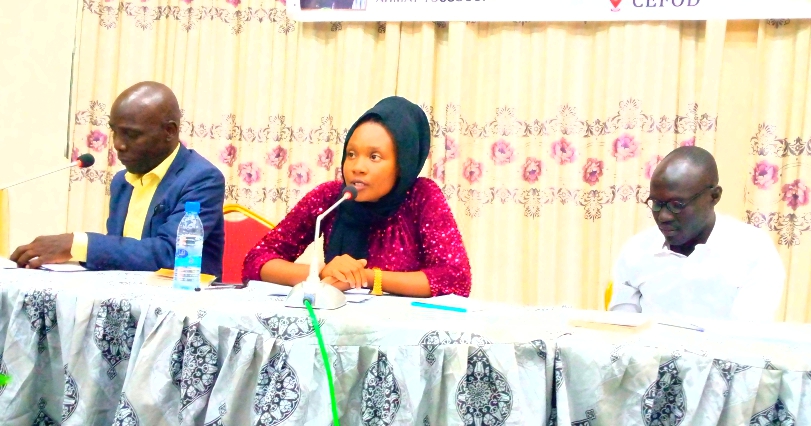 Tchad : Halimé Mahamat Ahmat Youssouf présente son livre intitulé "l'Homme c'est l'Homme" Tchad : Halimé Mahamat Ahmat Youssouf présente son livre intitulé "l'Homme c'est l'Homme"