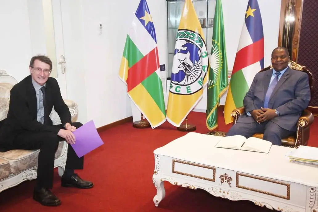 RCA : le président Touadera reçoit l’ambassadeur Douglas Carpenter de l’UE