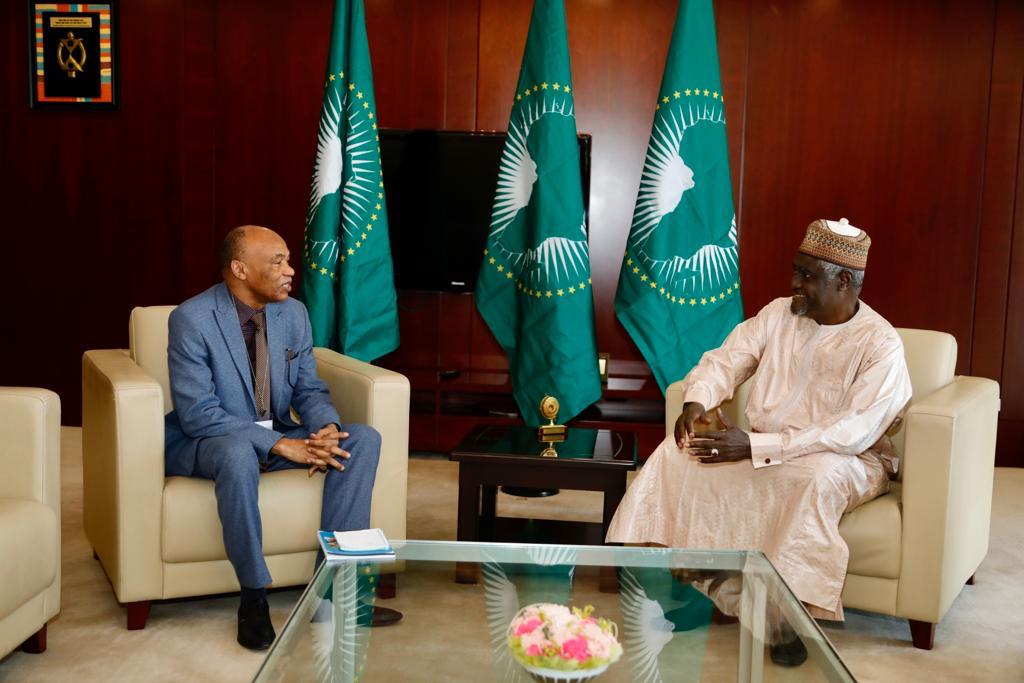 Afrique : Dr. Ahmat Yacoub Dabio discute de la prévention de l'extrémisme avec Moussa Faki Mahamat Afrique : Dr. Ahmat Yacoub Dabio discute de la prévention de l'extrémisme avec Moussa Faki Mahamat