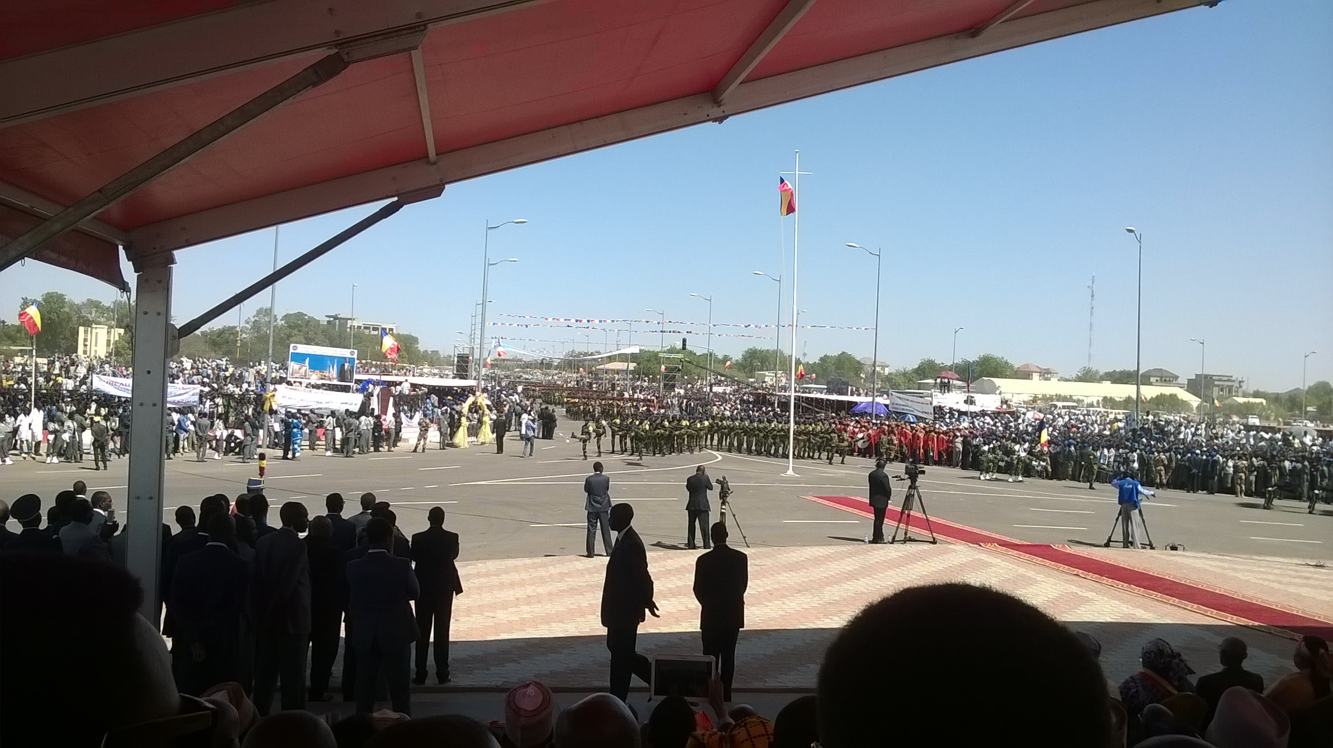 Tchad: Idriss Deby appelle les fonctionnaires à combattre la corruption