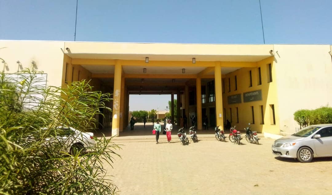 Pénurie d'amphithéâtres à l'université de N'Djamena : les étudiants en difficulté