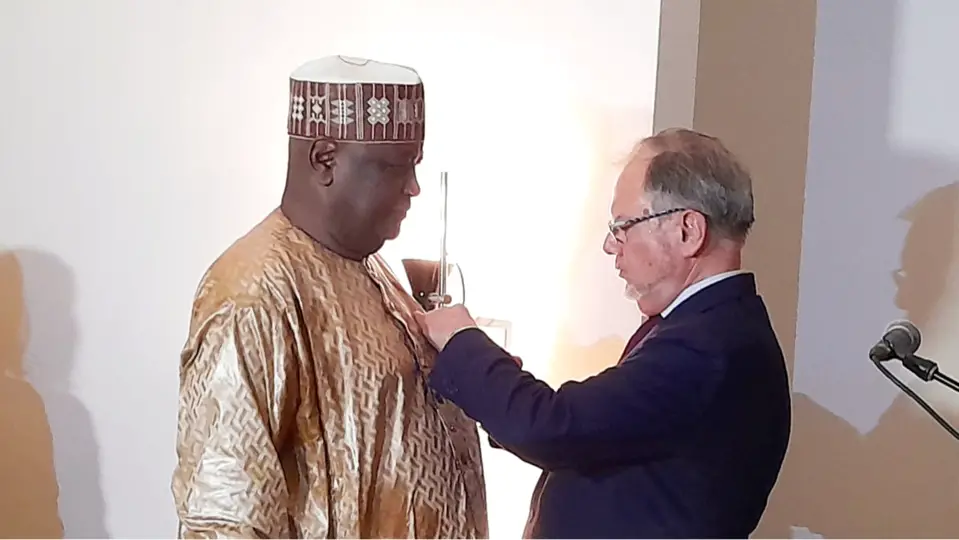 L'ambassadeur de France décore trois acteurs clés de l'enseignement au Tchad