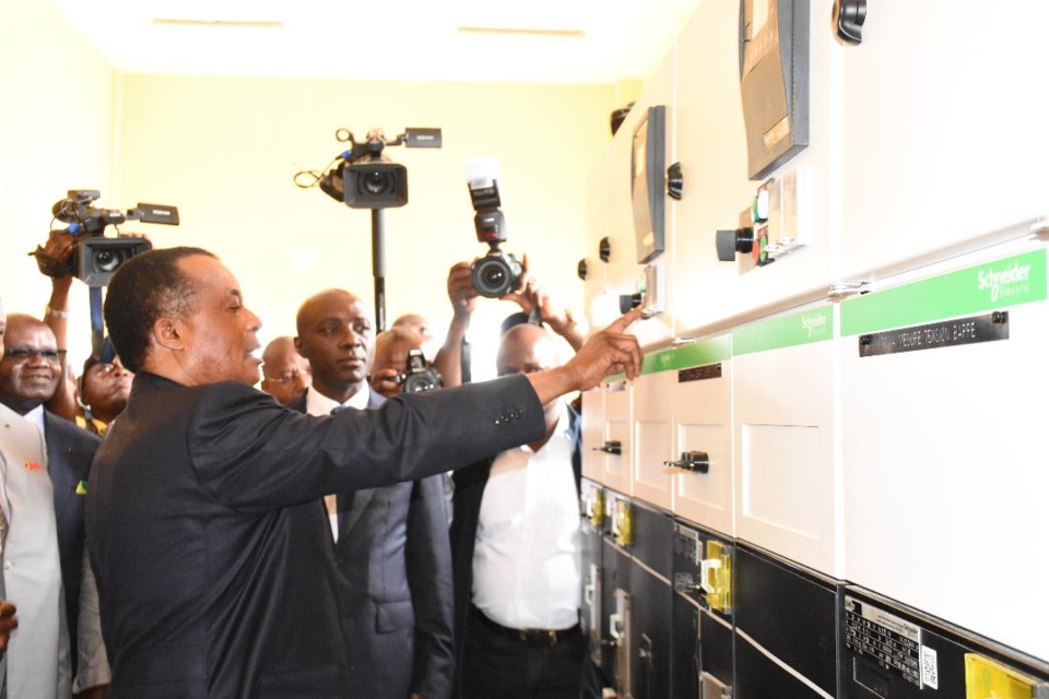 Visite Guidée de Sassou N'Guesso dans la centrale thermique.