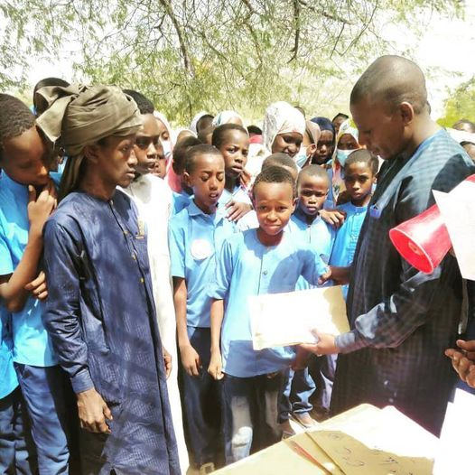 Tchad :  à Mao, AJED-K remet des fournitures scolaires aux meilleurs élèves du CEG Alifa Zezerti