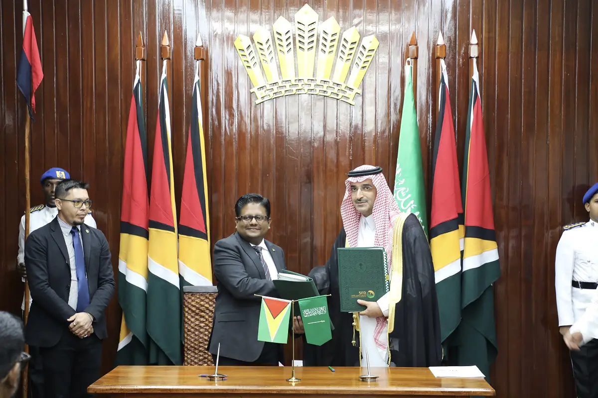 Guyane : le Fonds saoudien pour le développement signe deux accords de prêt d'une valeur de 150 millions $