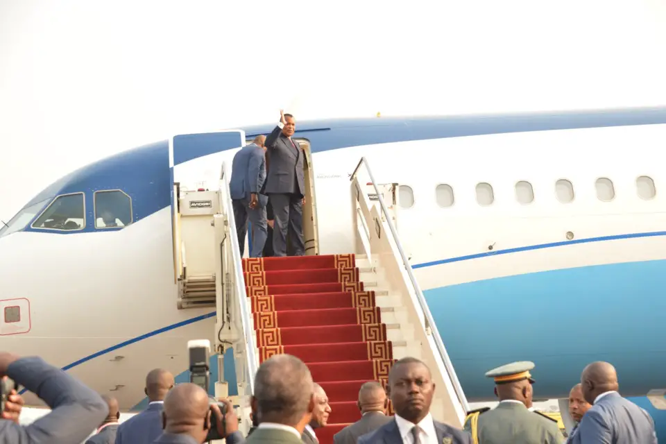 Denis Sassou N'Guesso quittant Brazzaville pour Libreville