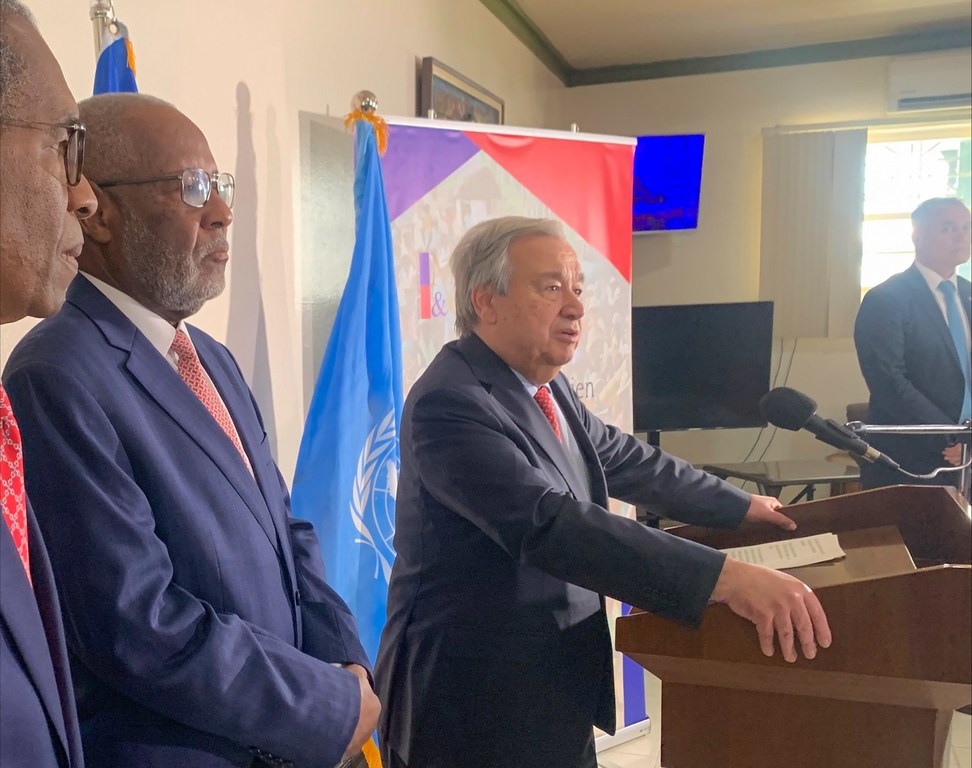 Le Secrétaire général de l'ONU, António Guterres, lors d'une conférence de presse à Port-au-Prince, en Haïti. © UN