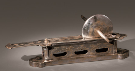 Photo shows a silver tea roller displayed at an exhibition featuring the cultural imprint of the Maritime Silk Road held at Fujian Museum in Fuzhou, southeast China's Fujian province. (Photo courtesy of Fu Qisheng)
