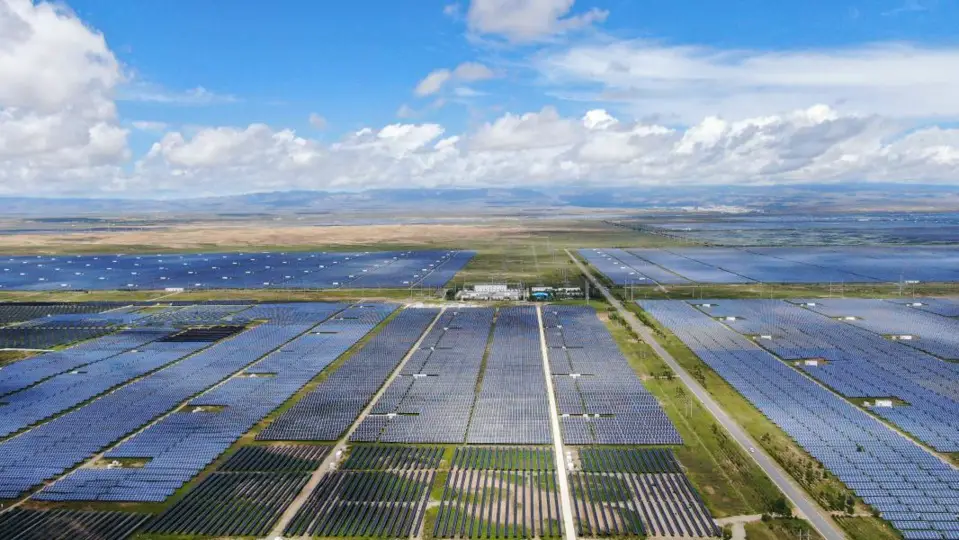 Aerial photo taken on Aug. 17, 2020 shows a photovoltaic power station in the Tibetan Autonomous Prefecture of Hainan, northwest China's Qinghai Province. (Xinhua/Zhang Long)Aerial photo taken on Aug. 17, 2020 shows a photovoltaic power station in the Tibetan Autonomous Prefecture of Hainan, northwest China's Qinghai Province. (Xinhua/Zhang Long)